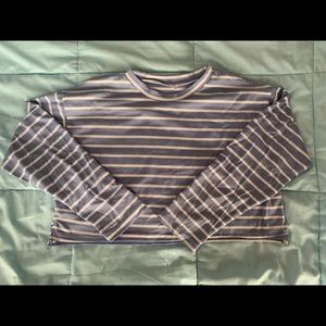 Juniors long sleeve crop top